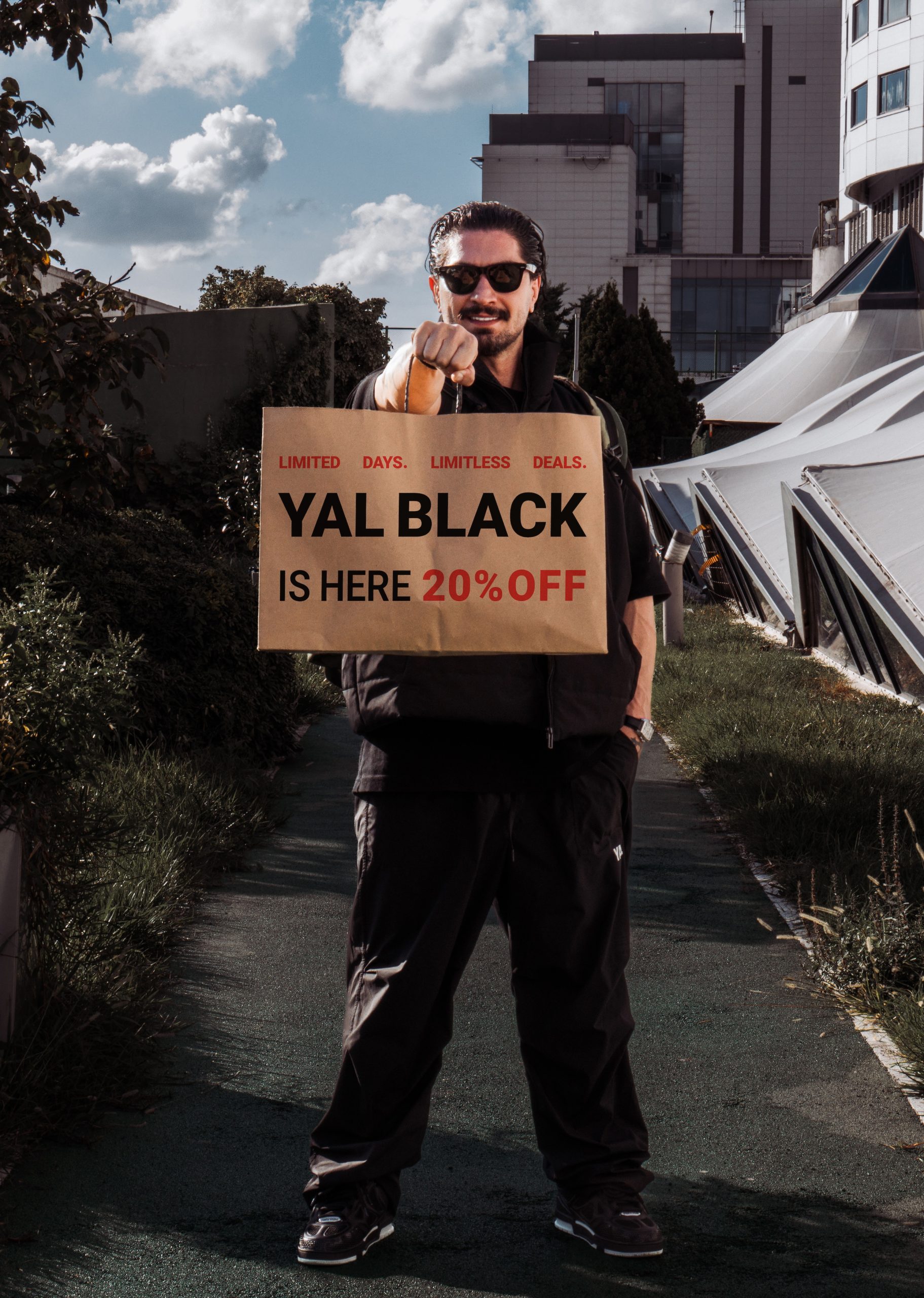 09 yal black shopping bag 01 mob scaled