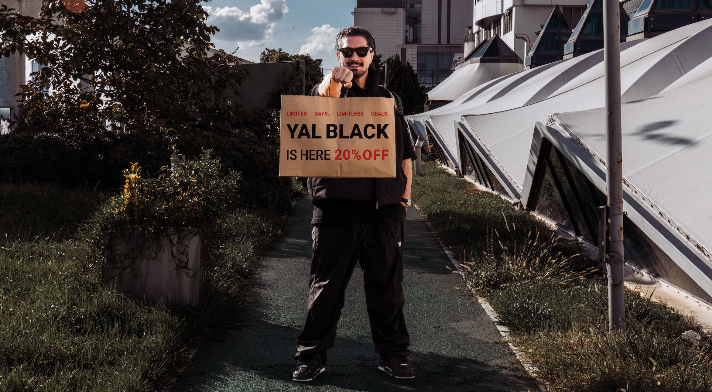 09 yal black shopping bag 01