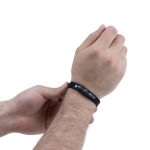 دستبند سیلیکونی من_یَل_هستم -  مشکی - تصویر 6