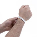 دستبند سیلیکونی من_یَل_هستم -  سفید - تصویر 4